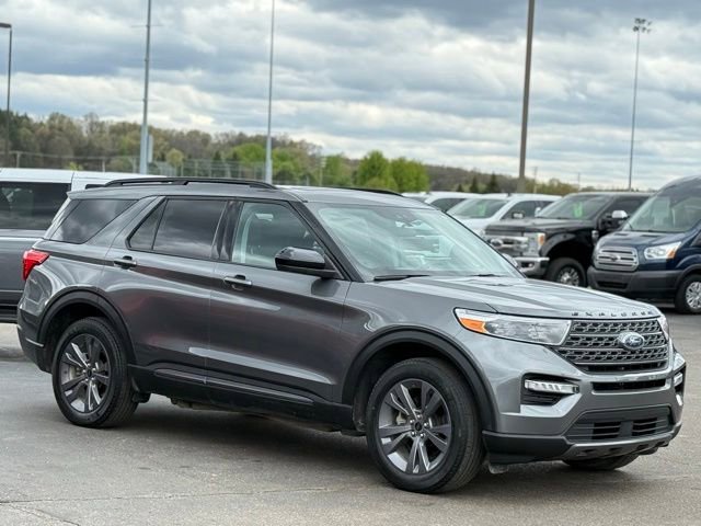 Used 2023 Ford Explorer XLT w/ Equipment Group 202A AWD/4WD image 39