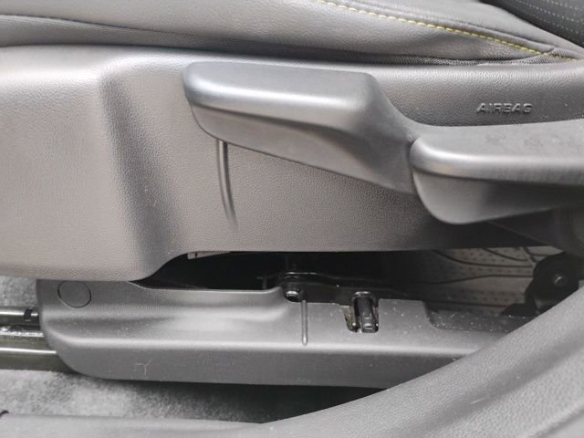 Used 2024 Chevrolet Trax LT w/ LT Convenience Package image 7