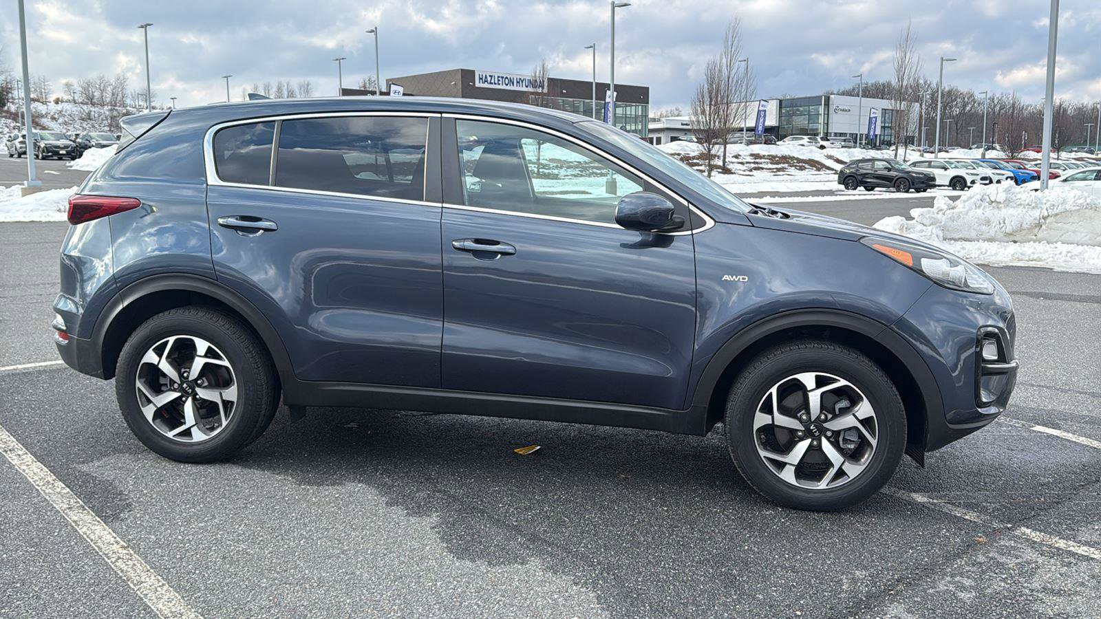 Used 2022 Kia Sportage LX image 3