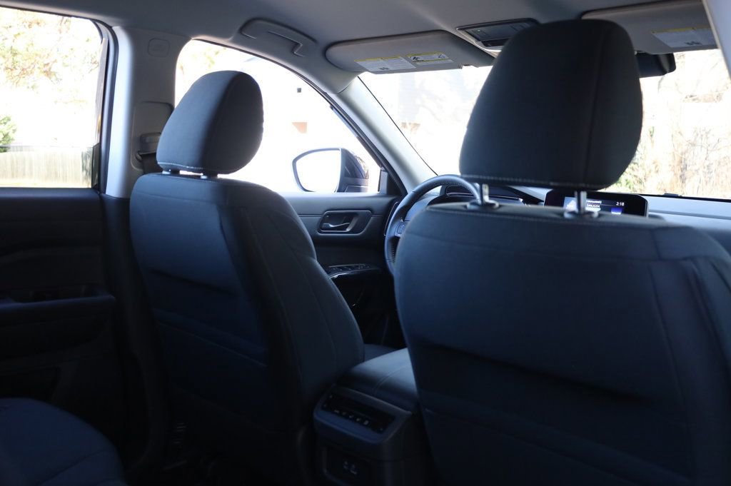 Used 2025 Nissan Pathfinder SV image 25