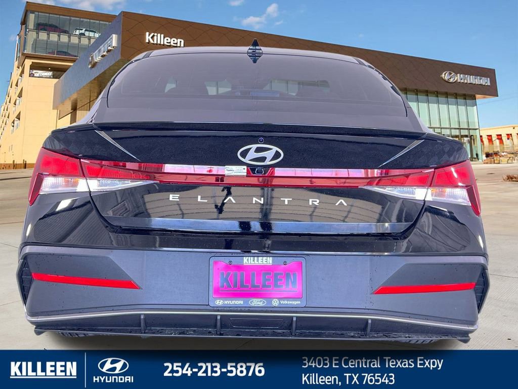 Used 2025 Hyundai Elantra Sport FWD image 8