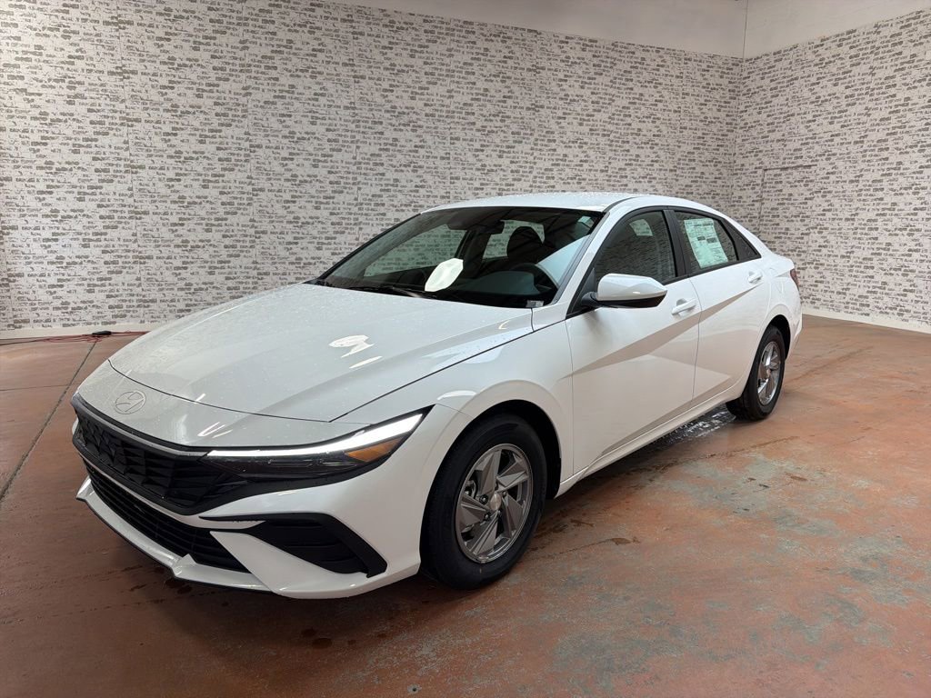 New 2026 Hyundai Elantra SE image 3