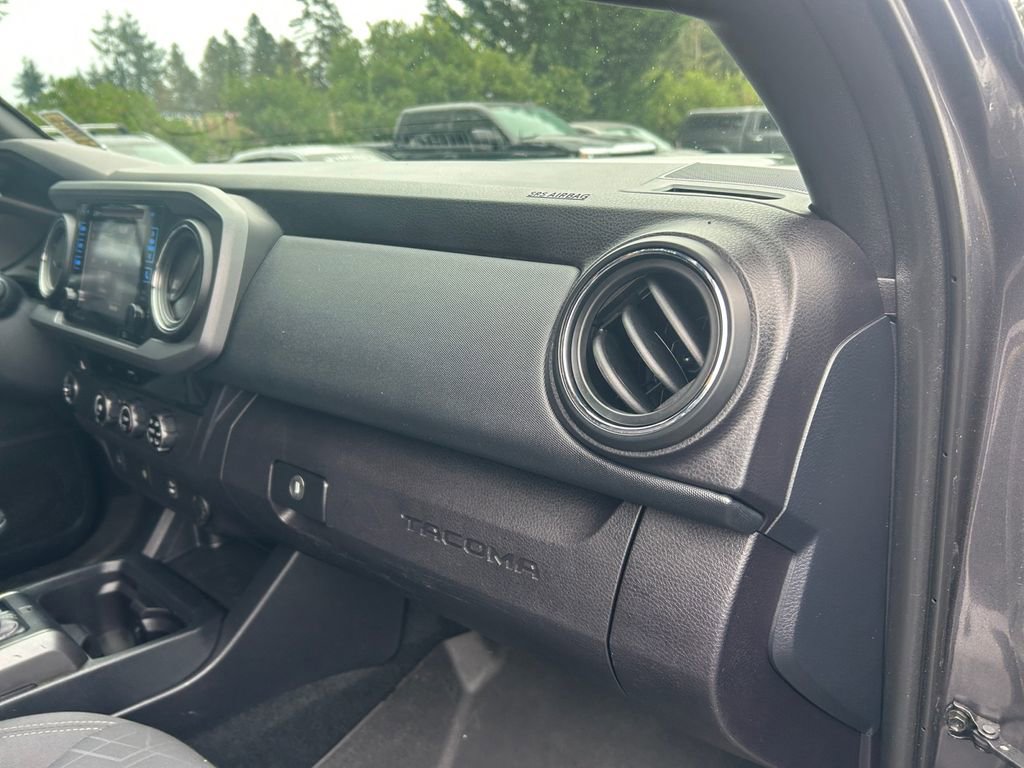 Used 2016 Toyota Tacoma TRD Sport w/ Towing Package image 26