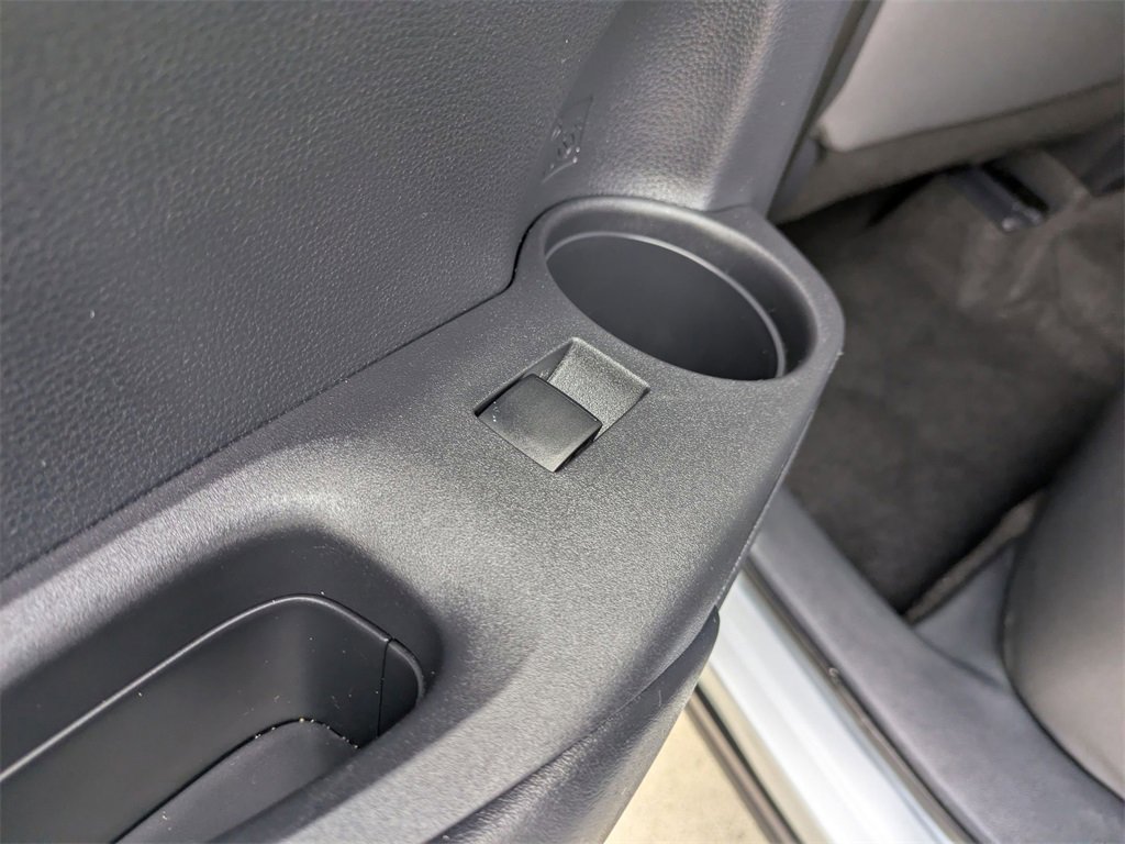 Used 2025 Toyota Corolla Cross LE image 28