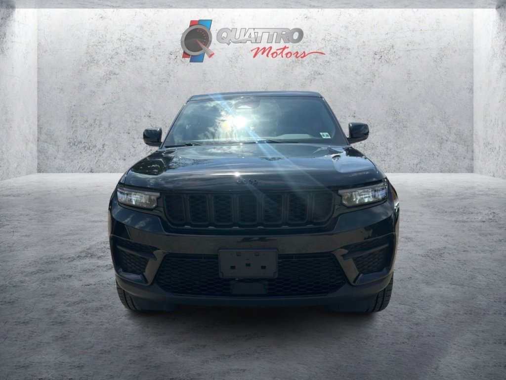 Used 2023 Jeep Grand Cherokee Altitude image 9