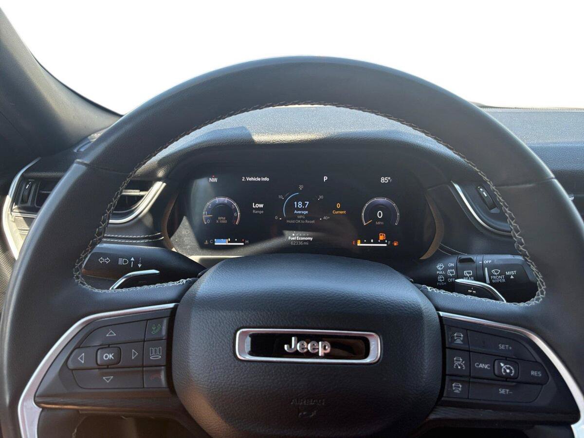 Used 2023 Jeep Grand Cherokee L Laredo AWD/4WD image 16