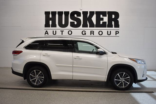 Used 2018 Toyota Highlander XLE AWD/4WD image 2