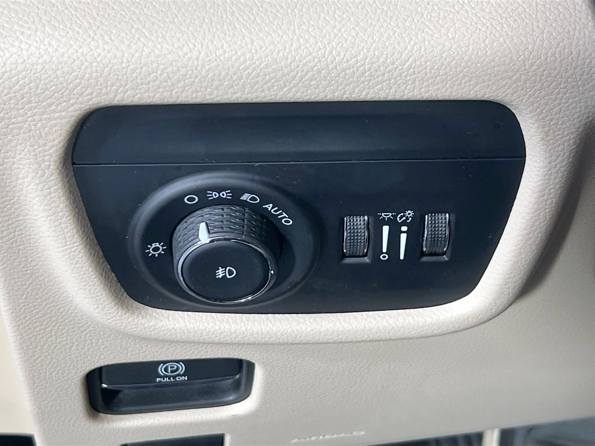 Used 2022 Jeep Grand Cherokee Limited image 10