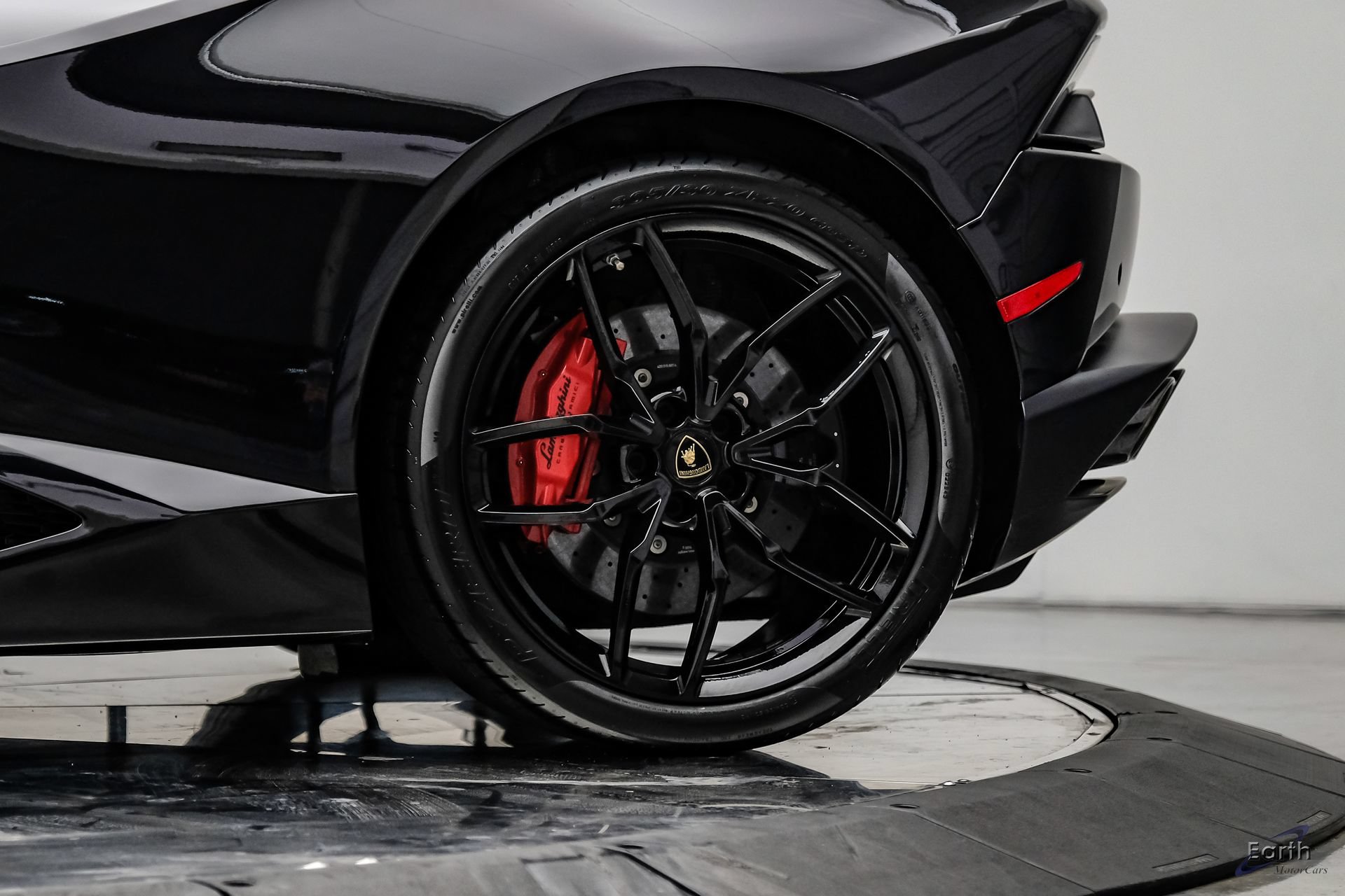 Used 2015 Lamborghini Huracan LP 610-4 AWD/4WD image 97
