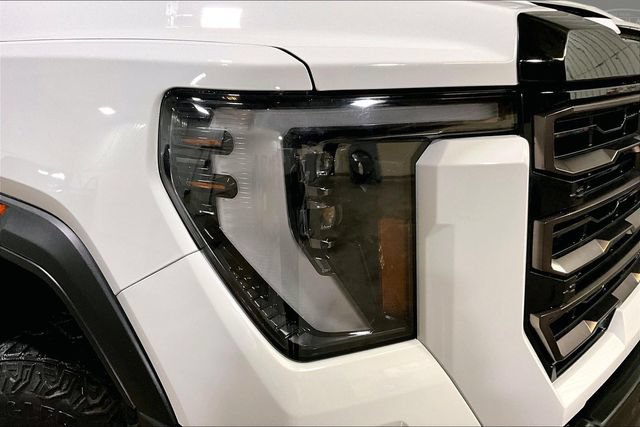 Used 2024 GMC Sierra 2500 AT4X AWD/4WD image 4