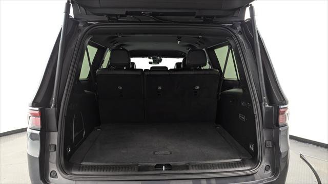 Used 2024 Jeep Wagoneer L Series II w/ Flexible Seating Group RWD image 18