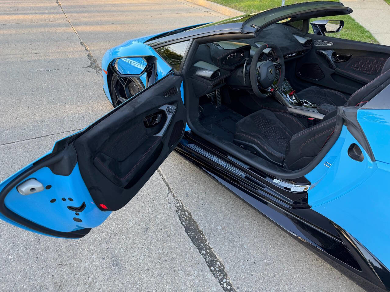 Used 2018 Lamborghini Huracan Performante AWD/4WD image 20