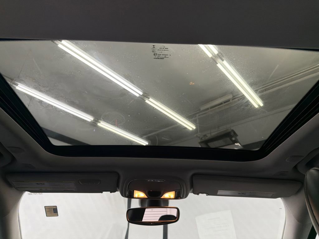 Used 2019 Jeep Cherokee Latitude Plus w/ Comfort/Convenience Group image 22