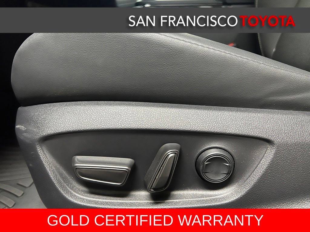 Used 2024 Toyota Prius Limited w/ Limited Premium Package FWD image 12