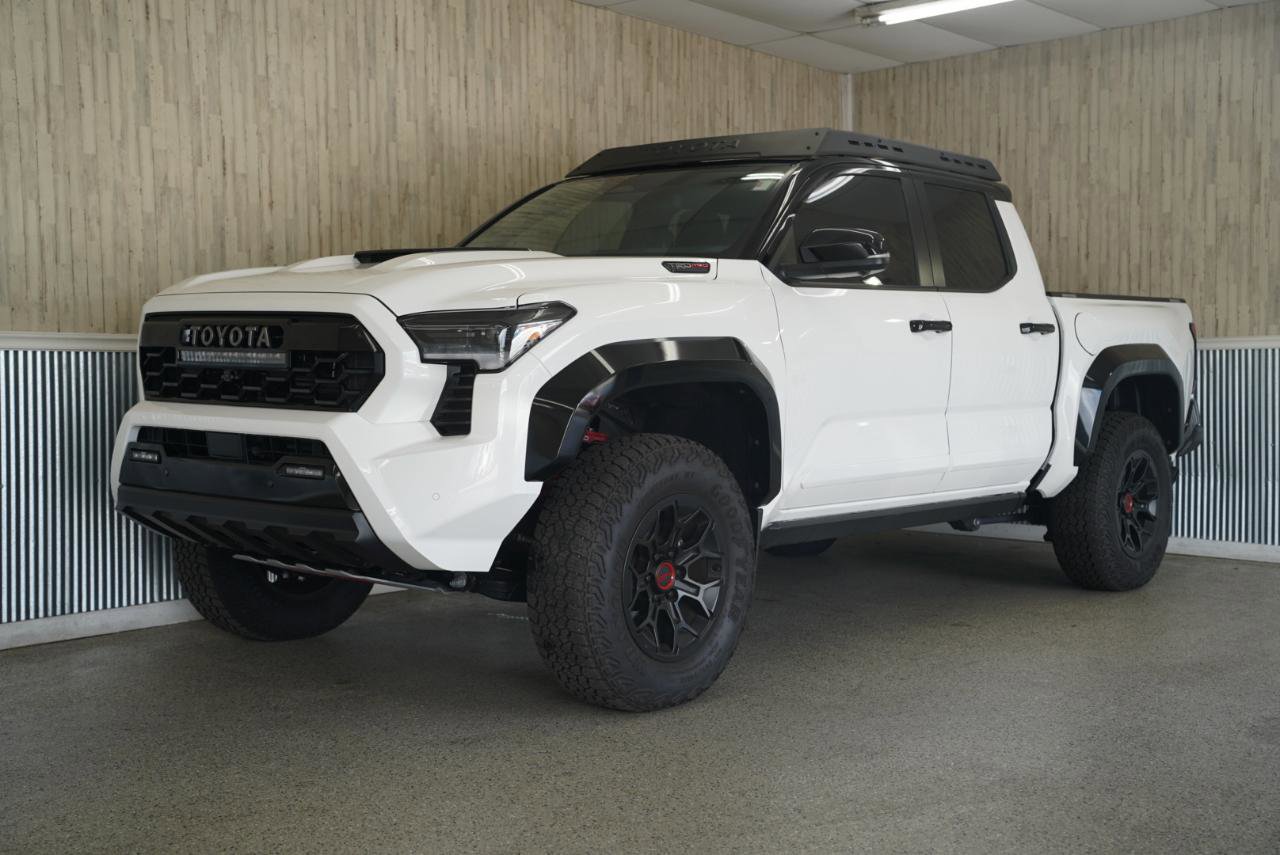 Used 2024 Toyota Tacoma TRD Pro AWD/4WD image 4