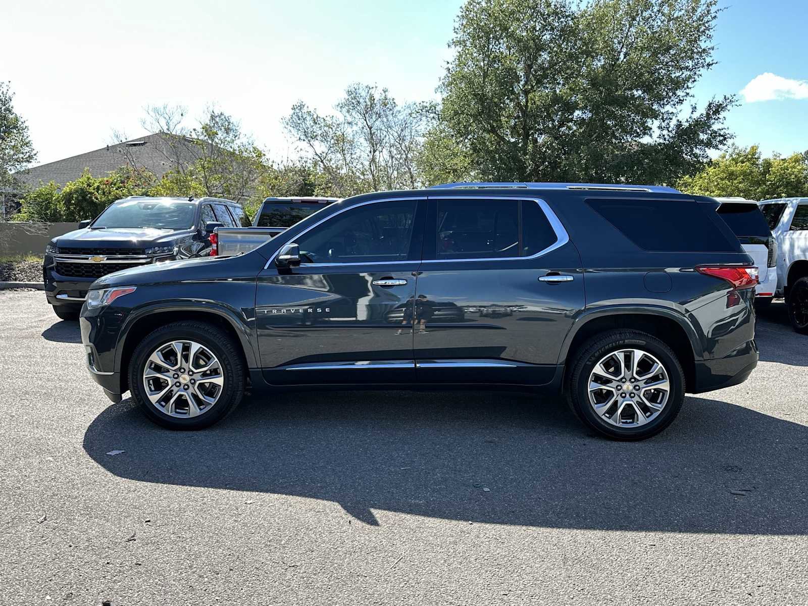 Used 2020 Chevrolet Traverse Premier FWD image 3