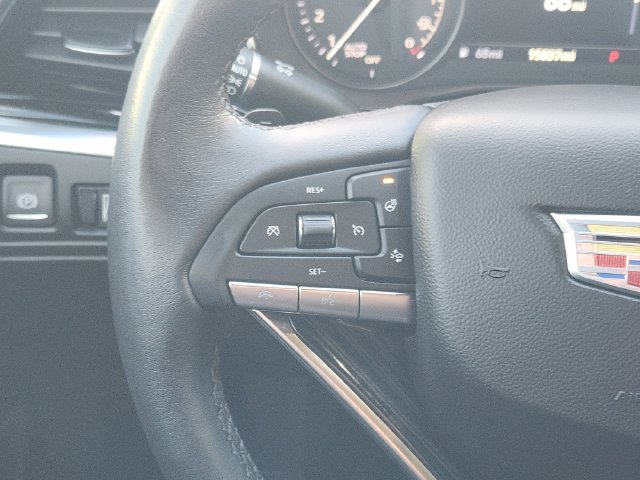 Used 2025 Cadillac XT6 Premium Luxury w/ Technology Package FWD image 30