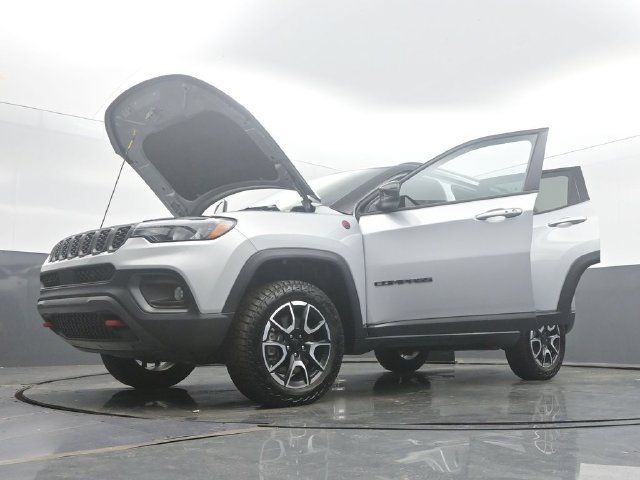 Used 2024 Jeep Compass Trailhawk w/ Sun and Sound Group AWD/4WD image 59