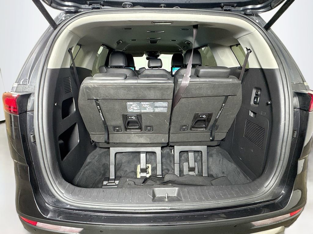 Used 2023 Kia Carnival SX image 32