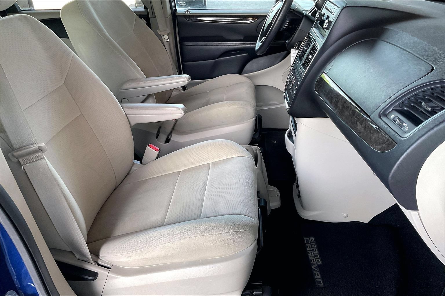 Used 2011 Dodge Grand Caravan Express FWD image 24