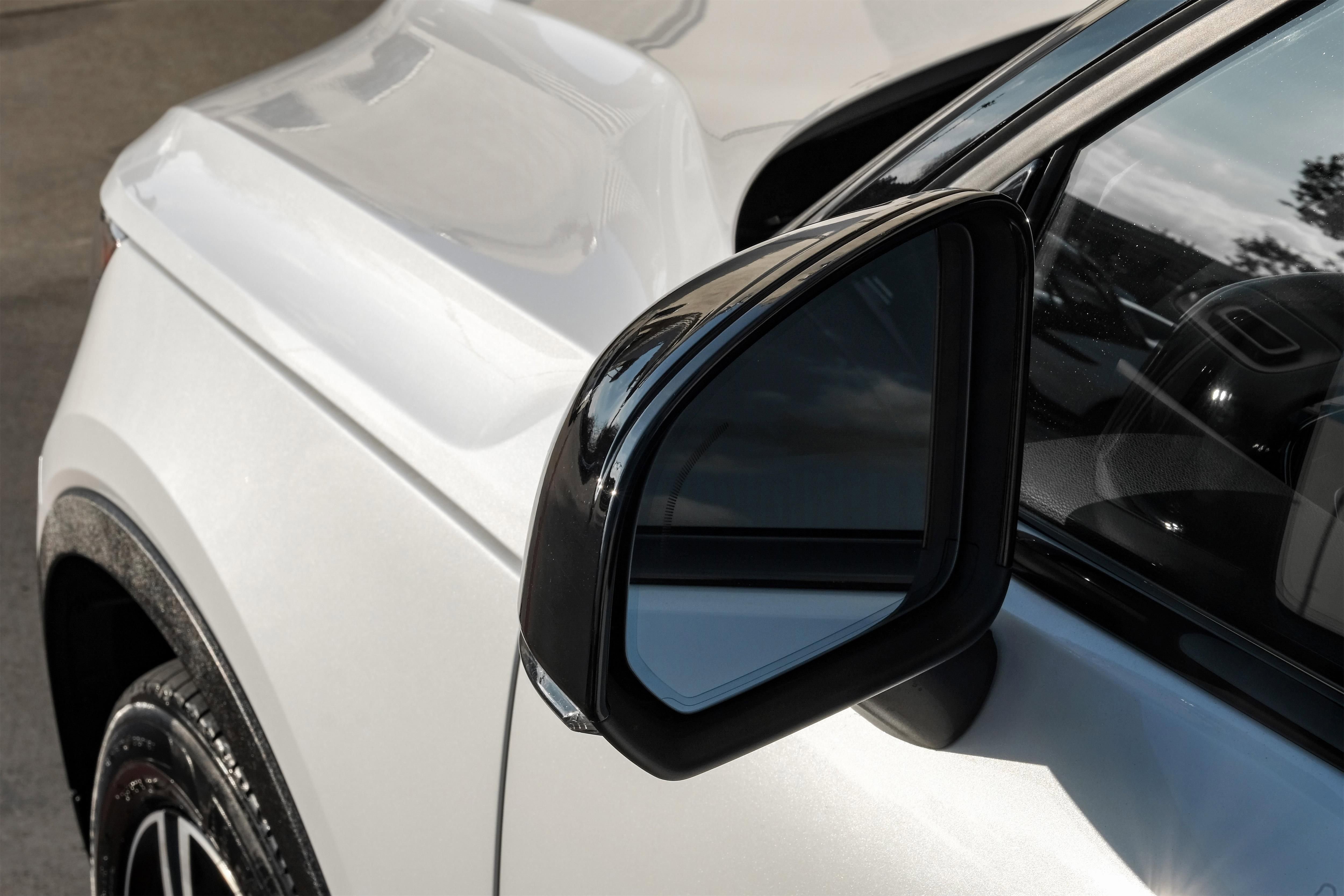 Used 2021 Volvo XC40 T4 R-Design image 44