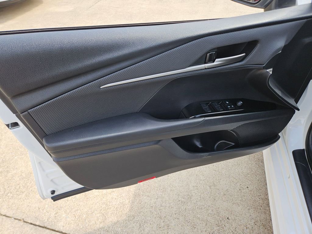 Used 2025 Toyota Camry SE image 14