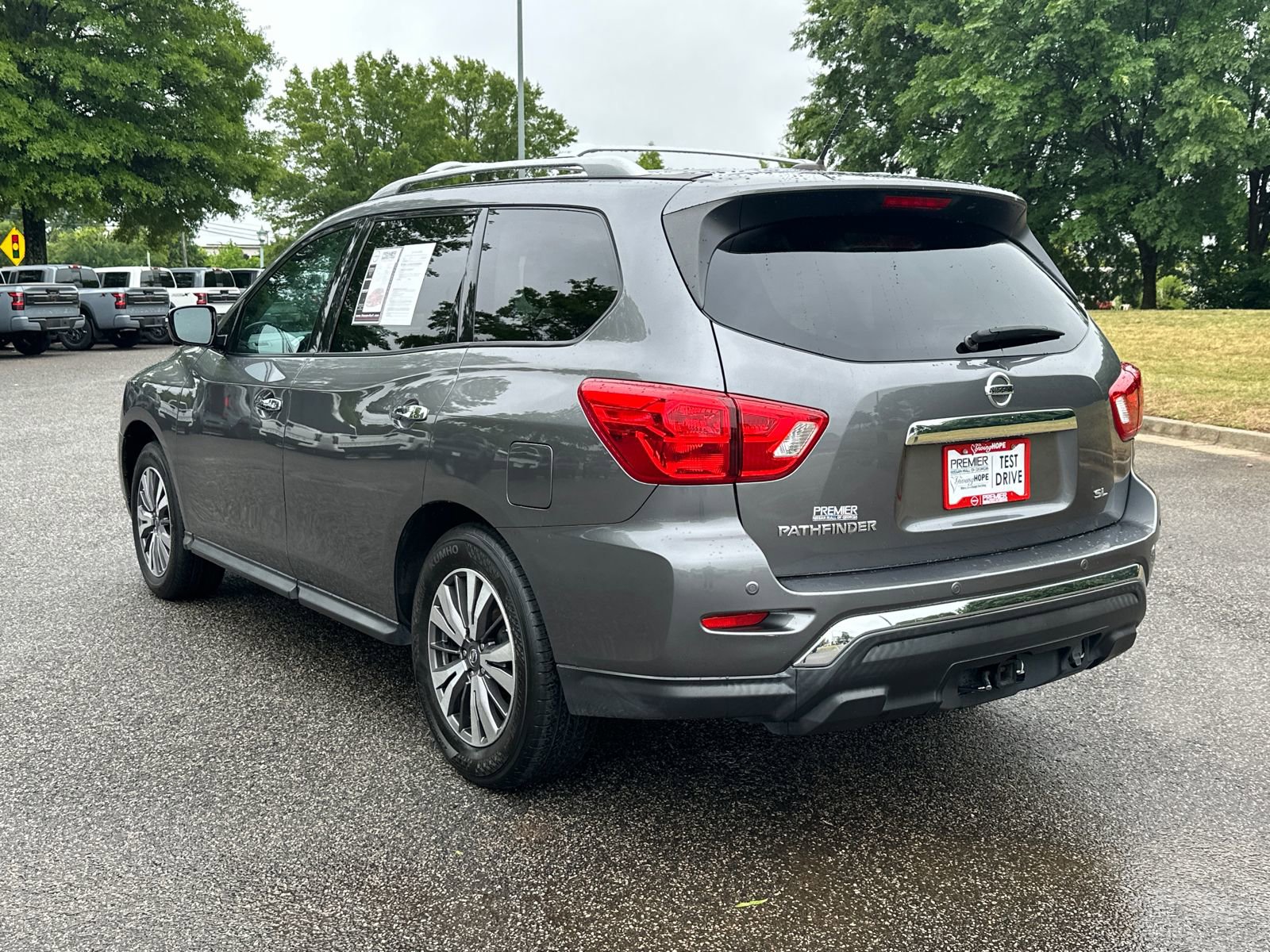 Used 2017 Nissan Pathfinder SL w/ SL Tech Package FWD image 6