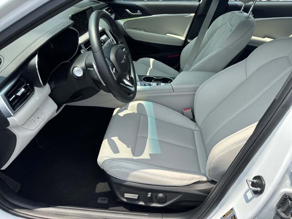 Used 2025 Genesis G70 2.5T RWD image 9