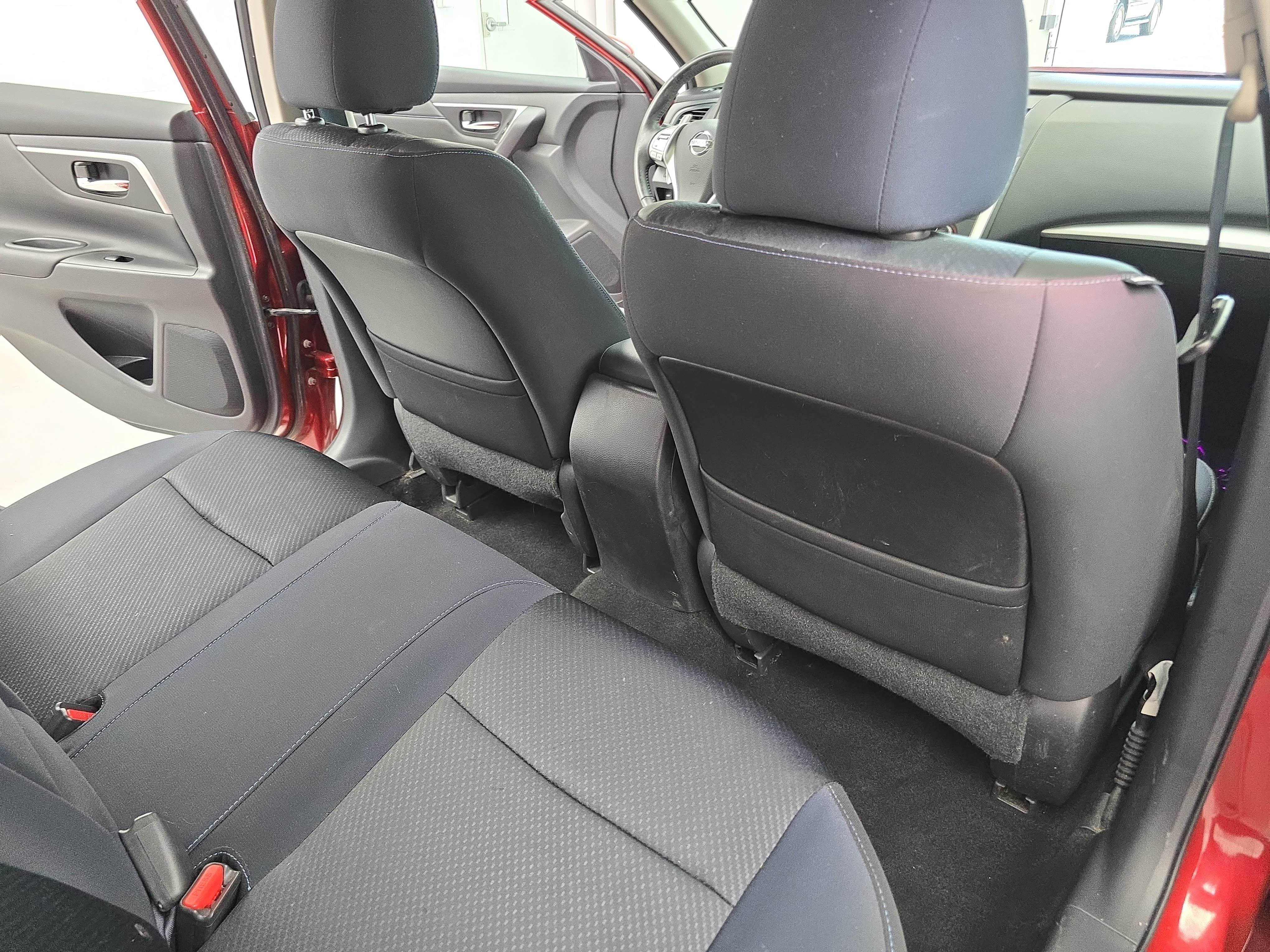 Used 2016 Nissan Altima 2.5 SR w/ Interior Lighting Package FWD image 11