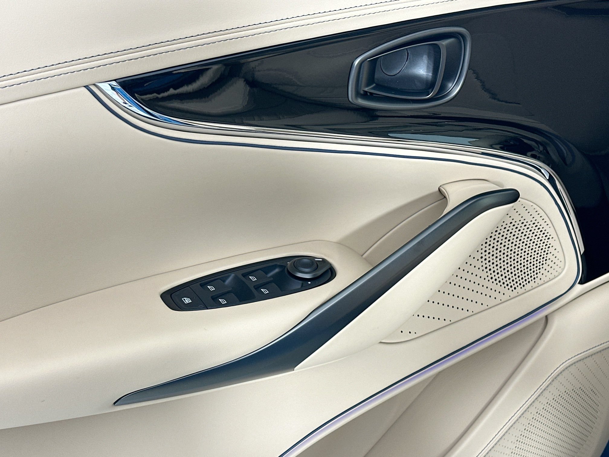 New 2026 Aston Martin DBX S AWD/4WD image 15