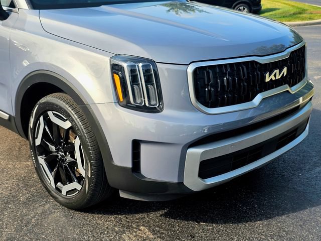 Used 2023 Kia Telluride EX w/ EX Captain's Chair Package FWD image 4
