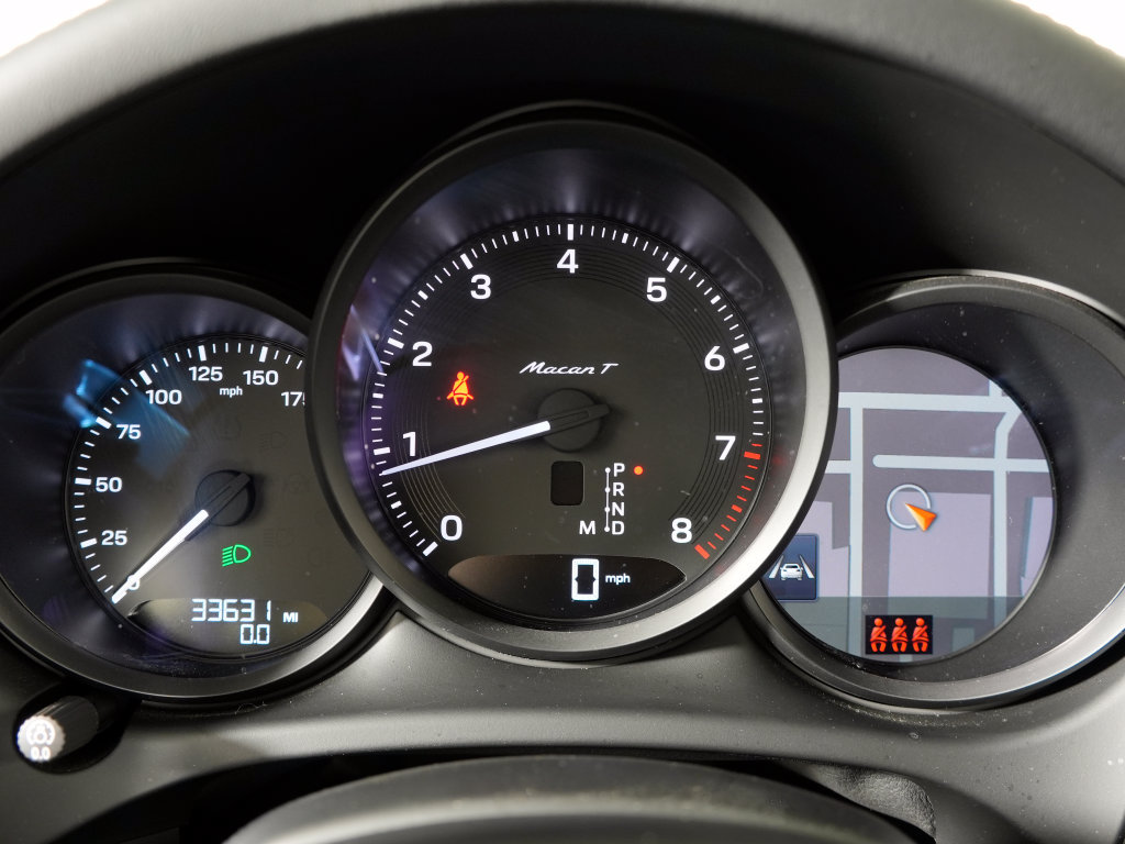 Certified 2023 Porsche Macan Turbo AWD/4WD image 21