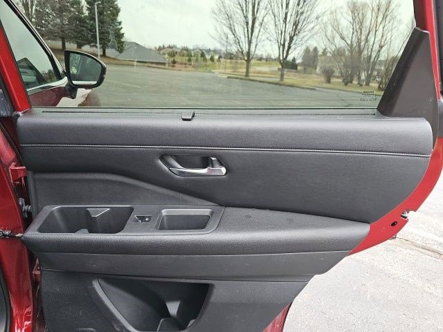 Used 2023 Nissan Pathfinder SL image 17