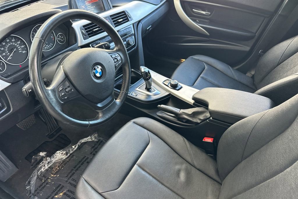 Used 2017 BMW 320i Sedan RWD image 9
