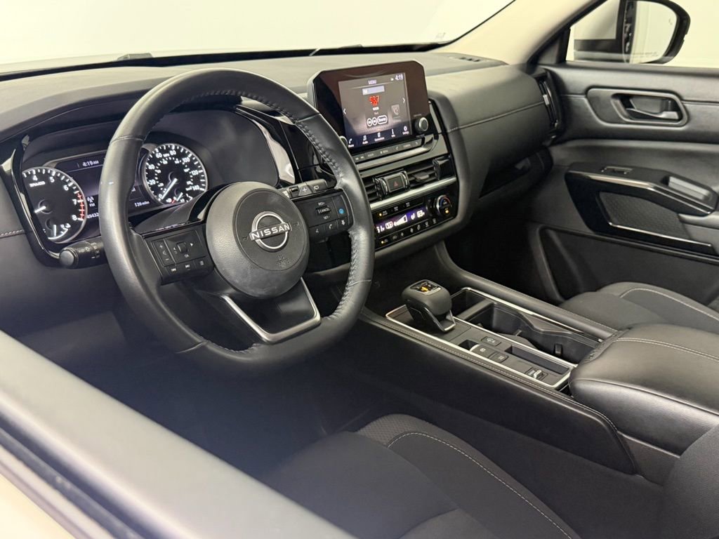 Used 2023 Nissan Pathfinder SV image 6