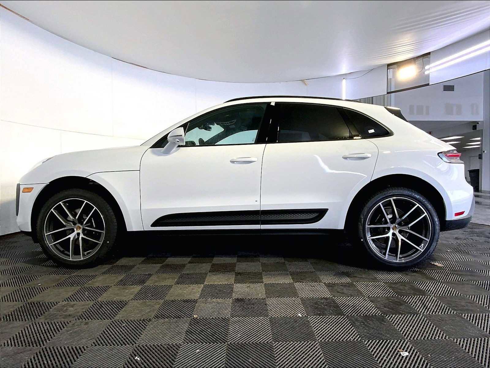 New 2026 Porsche Macan AWD/4WD image 2