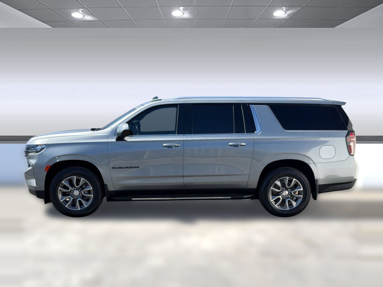 Used 2024 Chevrolet Suburban LT AWD/4WD image 2