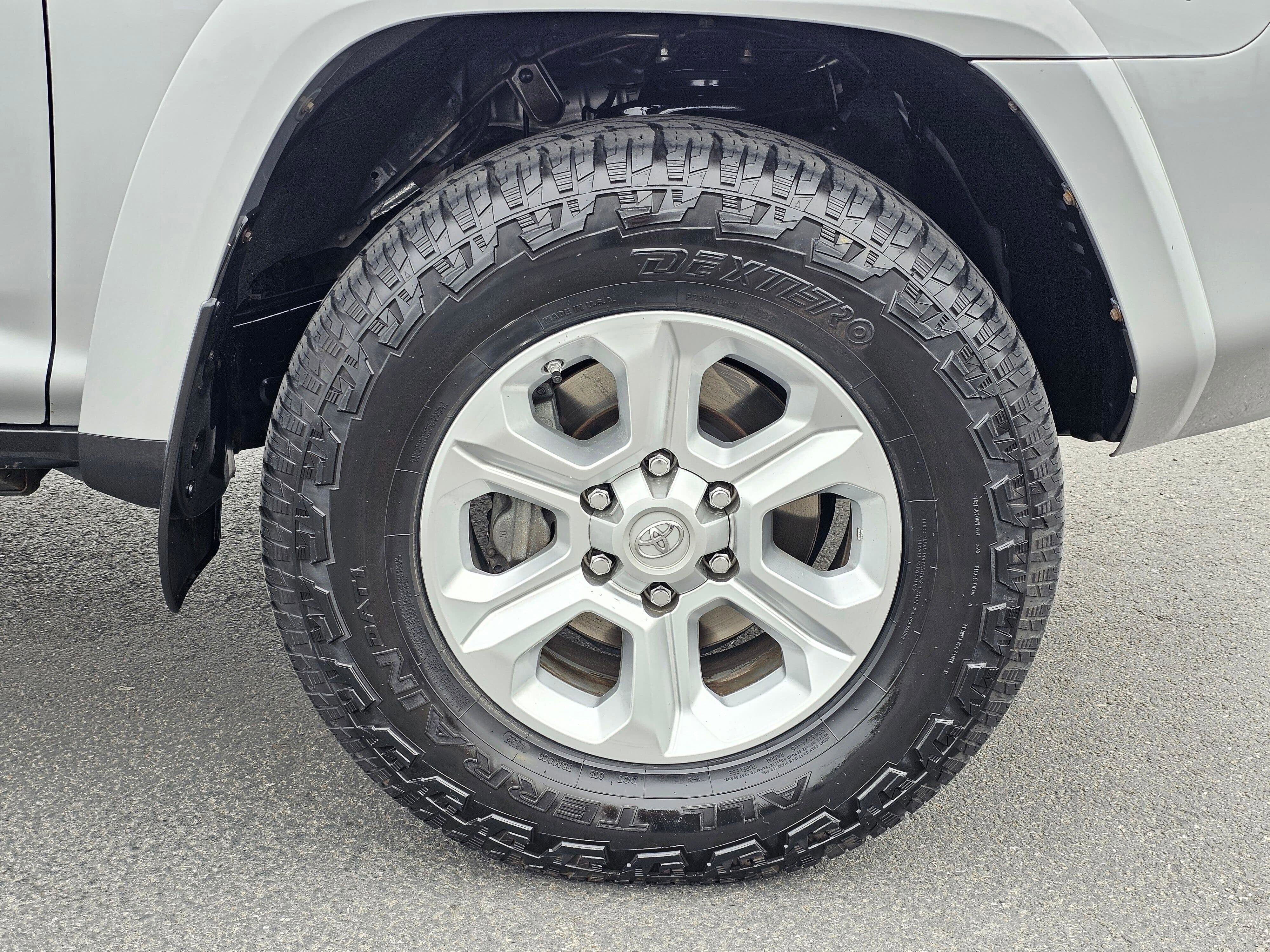 Used 2019 Toyota 4Runner SR5 AWD/4WD image 10