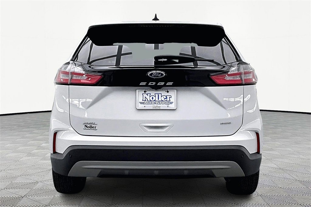 Used 2024 Ford Edge SEL w/ Convenience Package image 4