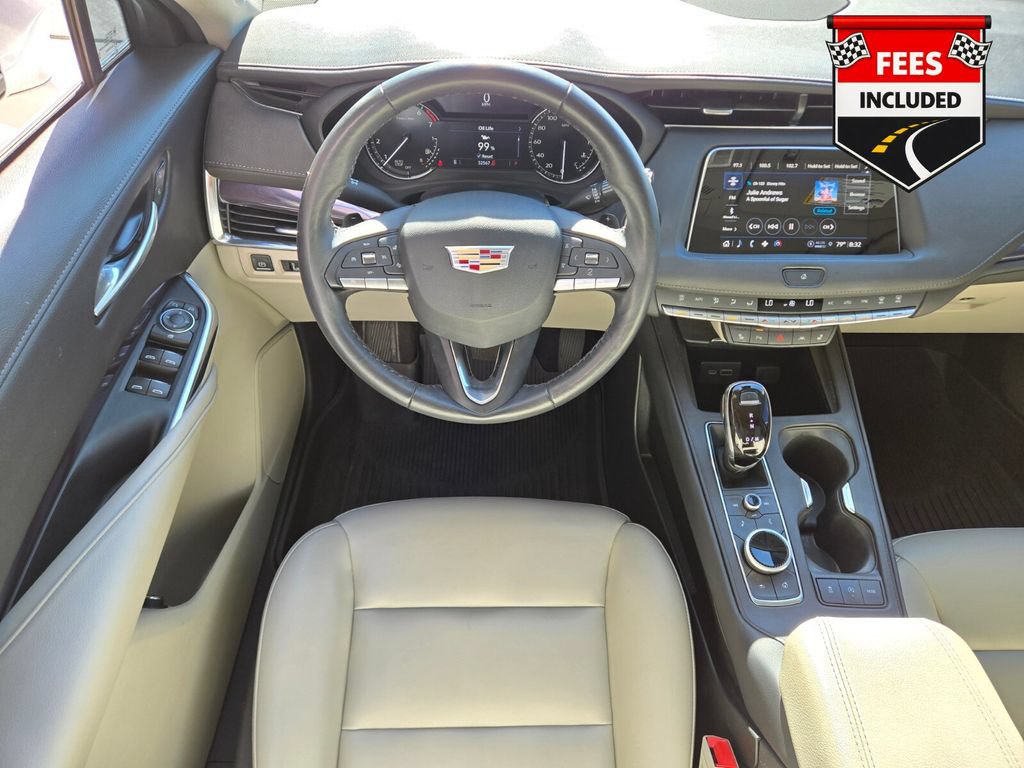 Used 2023 Cadillac XT4 Luxury w/ Cold Weather Package FWD image 16