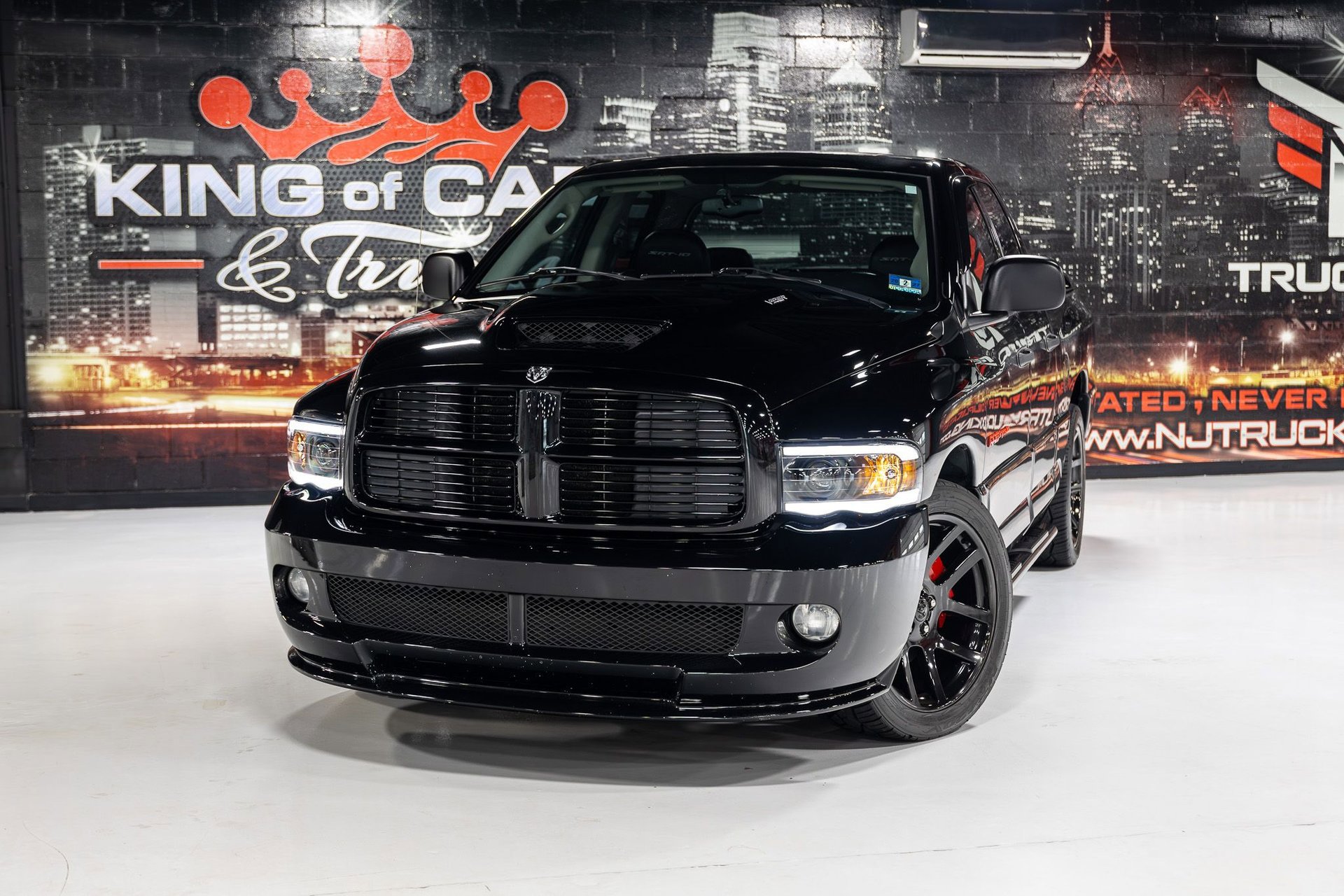 Used 2005 Dodge Ram 1500 Truck 2WD Quad Cab image 2