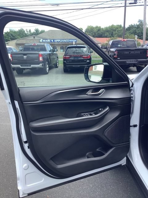 Certified 2023 Jeep Grand Cherokee L Altitude AWD/4WD image 23