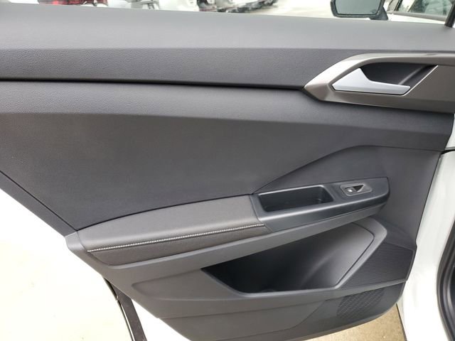 New 2026 Volkswagen Taos SE image 13