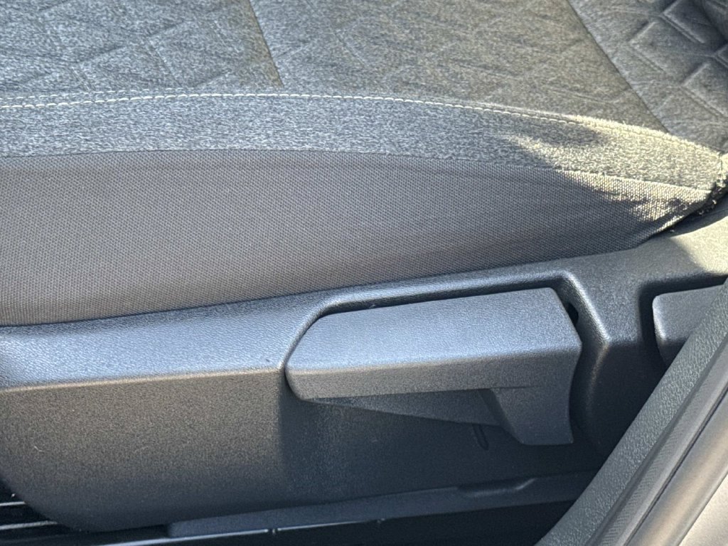 Used 2025 Nissan Kicks SV FWD image 21