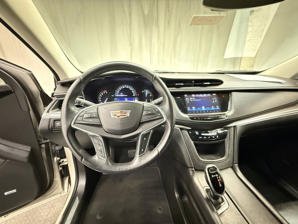 Used 2017 Cadillac XT5 Luxury image 28