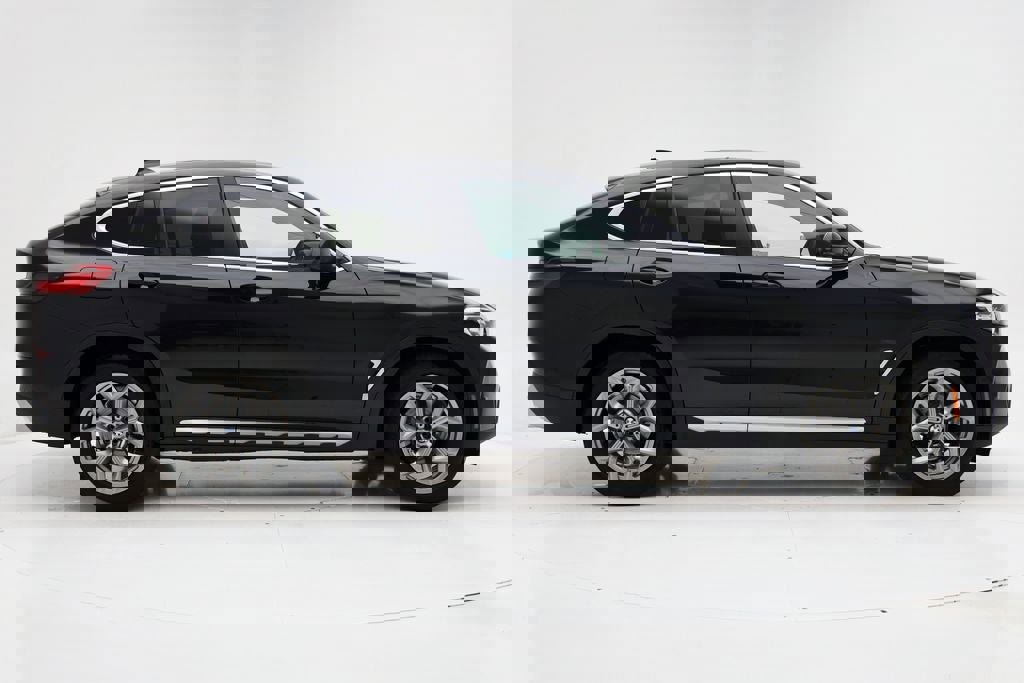 Used 2024 BMW X4 xDrive30i w/ Parking Assistance Package image 2