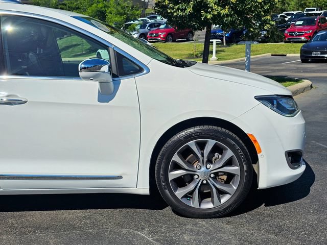 Used 2020 Chrysler Pacifica Limited w/ Tire & Wheel Group FWD image 7