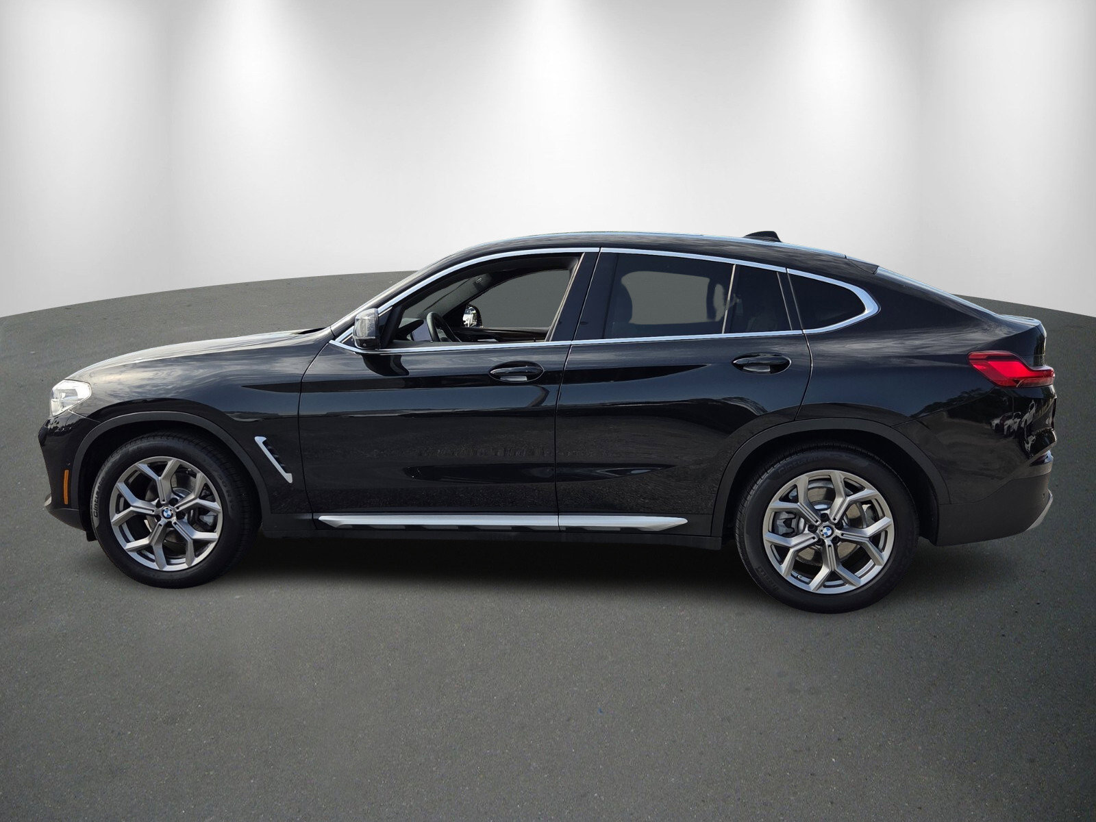 Used 2020 BMW X4 xDrive30i w/ Convenience Package image 3
