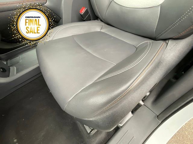 Used 2023 Toyota Sienna XSE image 18