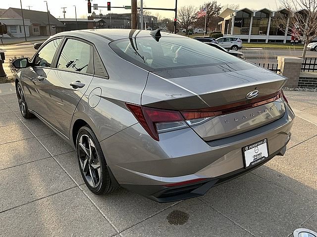 Used 2023 Hyundai Elantra SEL w/ Convenience Package image 10